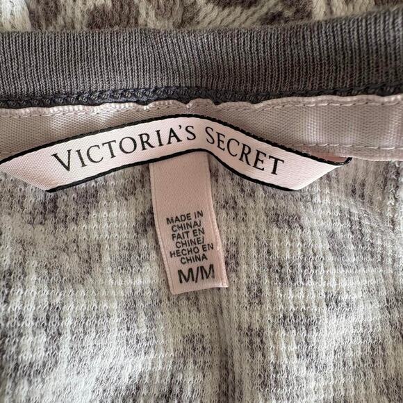 Victoria’s Secret Y2K Style Leopard Print Henley Top - Picture 3 of 4